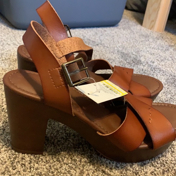 Leather Strap Heals - Picture 2 of 3